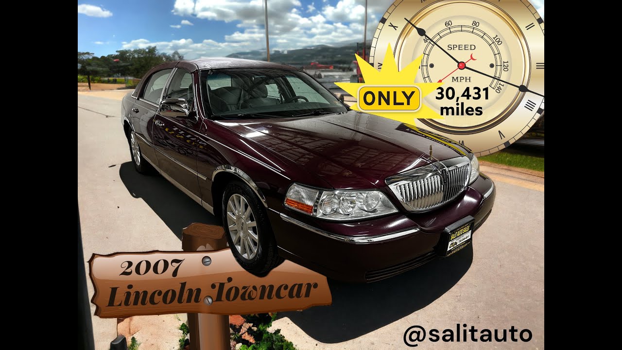 2007 Lincoln Towncar - Low Mileage Luxury Sedan with Carfax Certification and Premium Features!