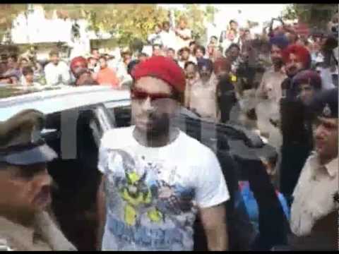 YUVRAJ FLIES HOME TO HERO'S WELCOME