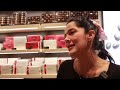 Largas filas para probar los chocolates suizos