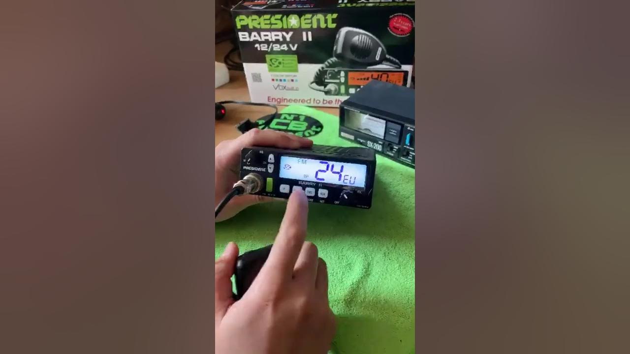 Prezentare President BARRY II AM/FM 12/24V, ANL, NB, VOX - YouTube