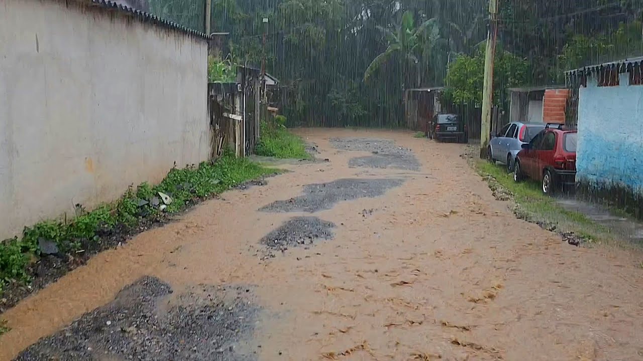 Voltei para casa debaixo de chuva forte!