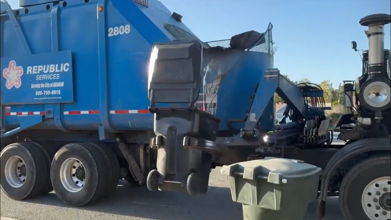 Lid flipping ACX rapid rail: 2808 on trash