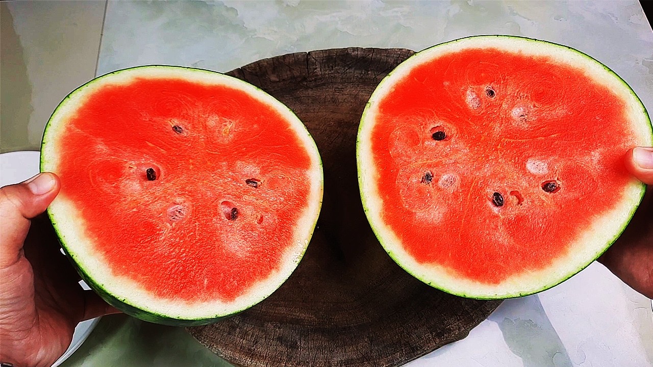 Cách Lựa Dưa Hấu Ngon, Vỏ Mỏng, Ruột Đỏ, Ngọt, có cát.
