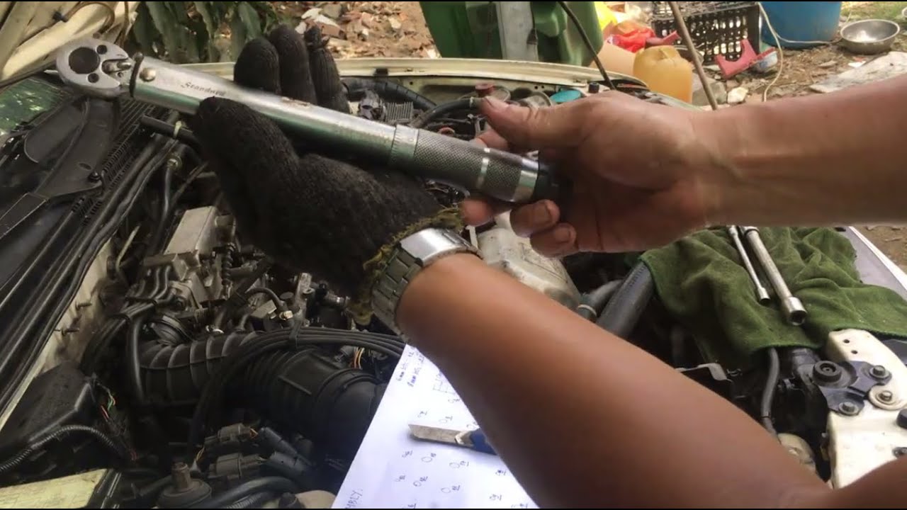 Exhaust smoking Valve stem seal replacement with a rope Honda YouTube