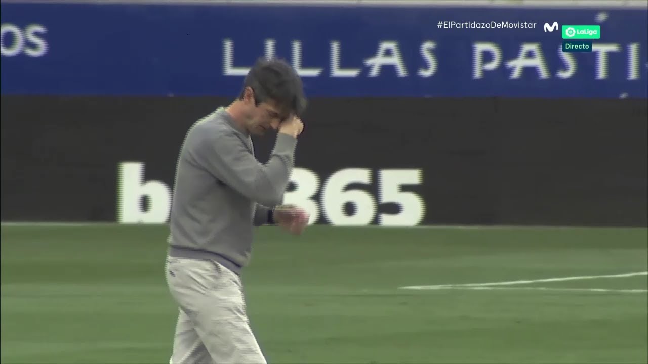 Las lagrimas de Pacheta y Mikel Rico tras el descenso del Huesca a segunda