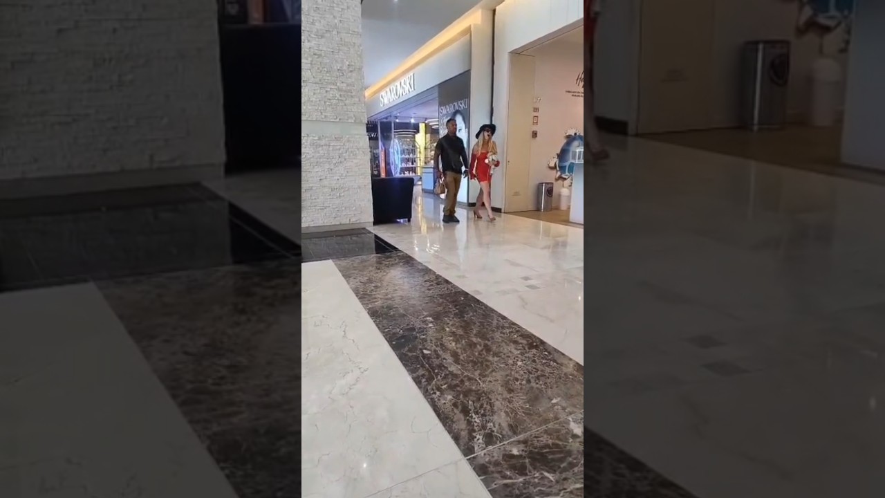 Britney Spears Spotted in Red Dress at Shopping Mall in Mexico - July 25 2025 ❤