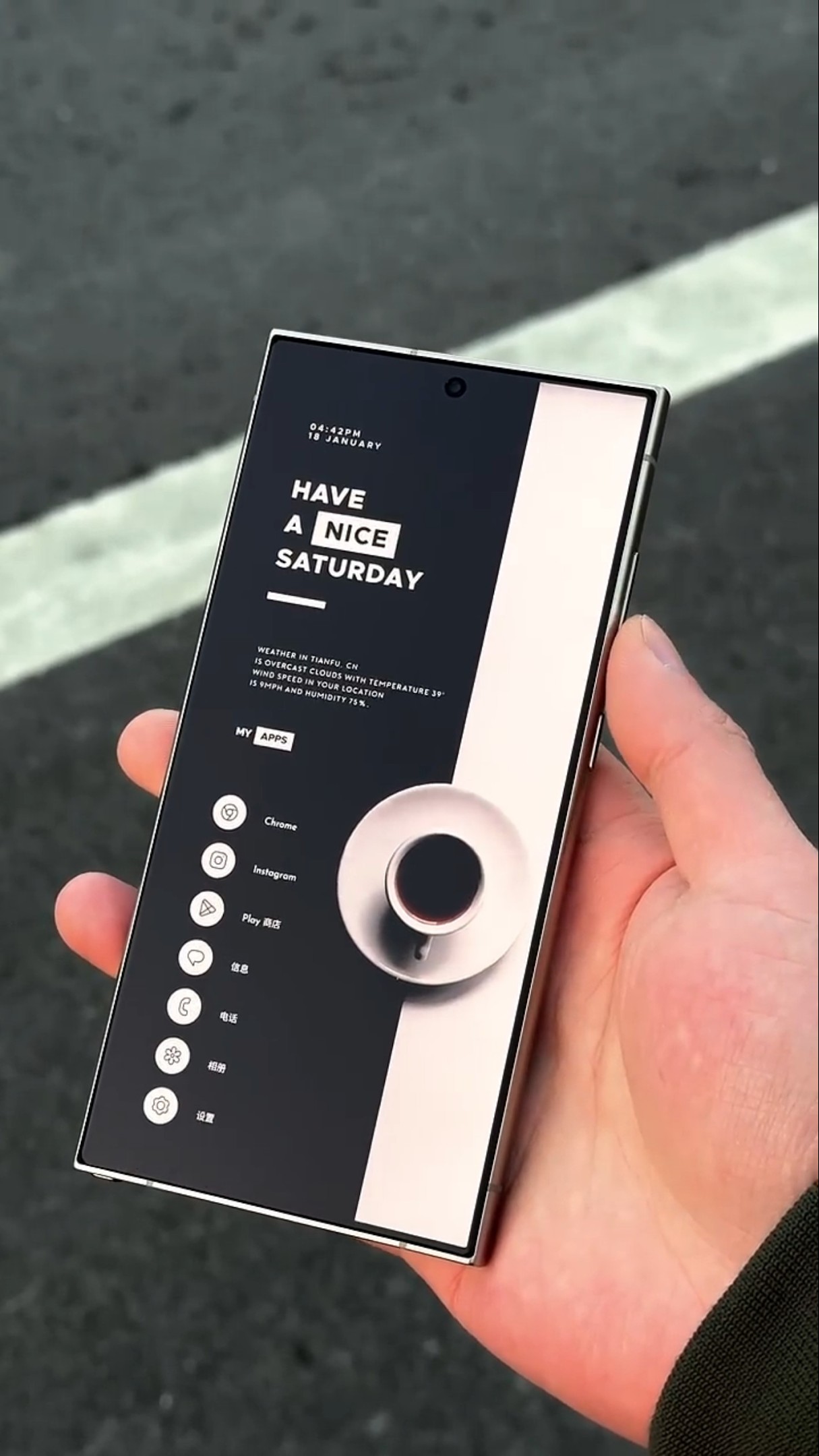 As mobile phone screens get bigger and bigger, one-handed operation seems to be becoming more and