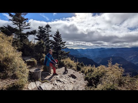 Hiking Taiwan: Completing The Three Southern Stars! ⛰️ ⛰️ ⛰️ 在完美的冬季天氣中完成南橫三星 (有中文字幕)
