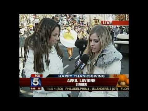 JILL NICOLINI MACYS THANKSGIVING DAY PARADE ON FOX 5 INTERVIEWING AVRIL LAVIGNE 11.24.11 - YouTube