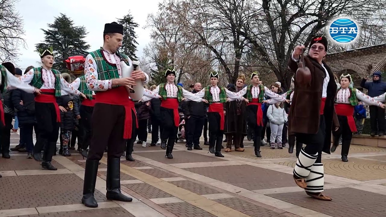 На Коледа земята в Ямбол се тресе под ритъма на мъжкия коледарски буенек
