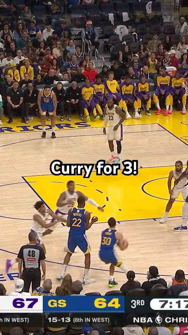 Curry knocks down his 5th triple! ?