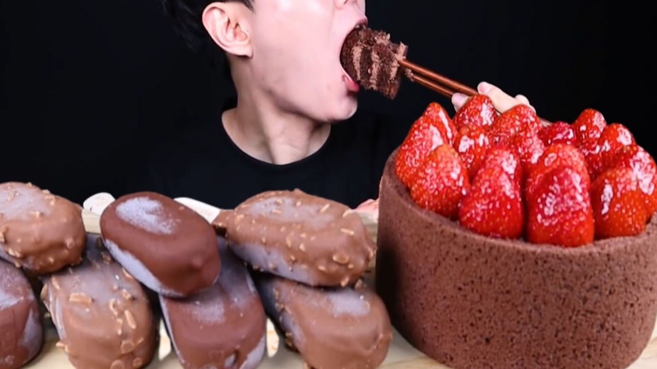 ASMR MUKBANG CHOCOLATE CAKE & ICE CREAM MAGNUM