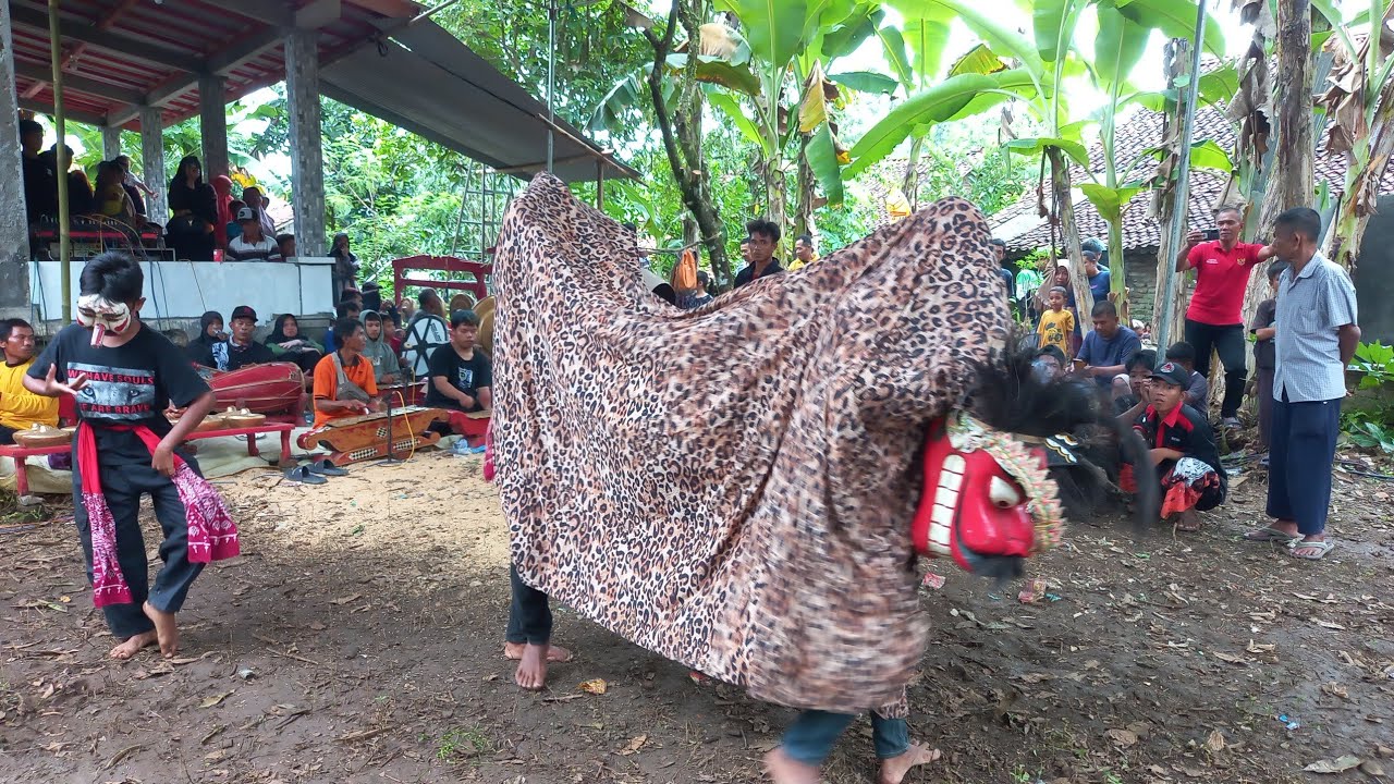 Kiprah barongan ebeg turonggo mudo banioro karangsambung