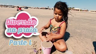 Diversão Na Praia Brincando E Fazendo Castelo De Areia, Parte 1