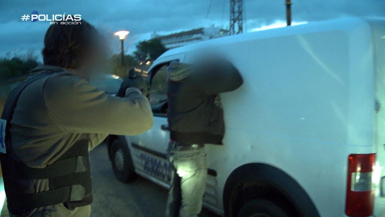 Los agentes detienen al primer sospechoso del atraco - Policías en Acción