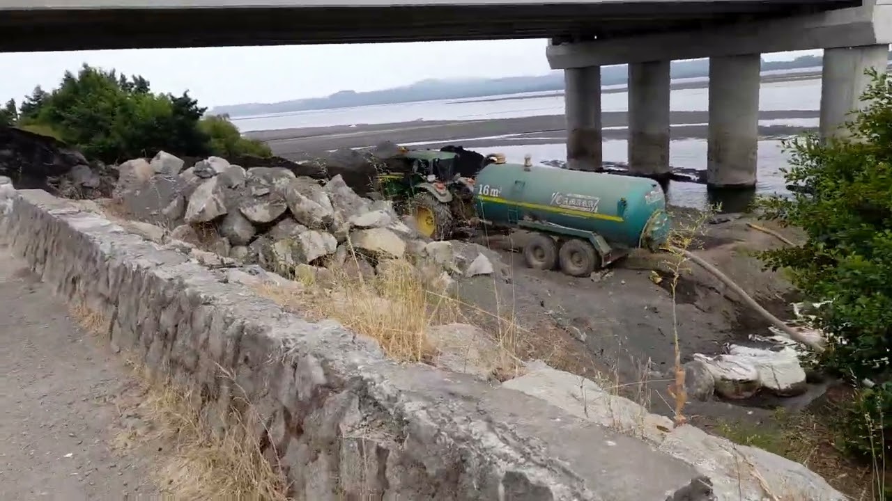 puente industrial ya en su última etapa sobre el río bio bio.