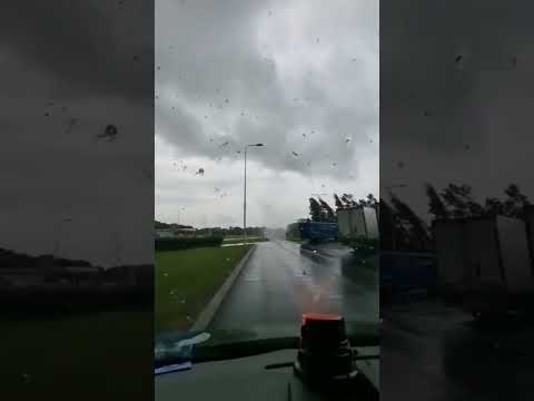Tornado raast over nederland en neemt Apeldoorn eerst mee #nederlands #politie #shorts #tornado