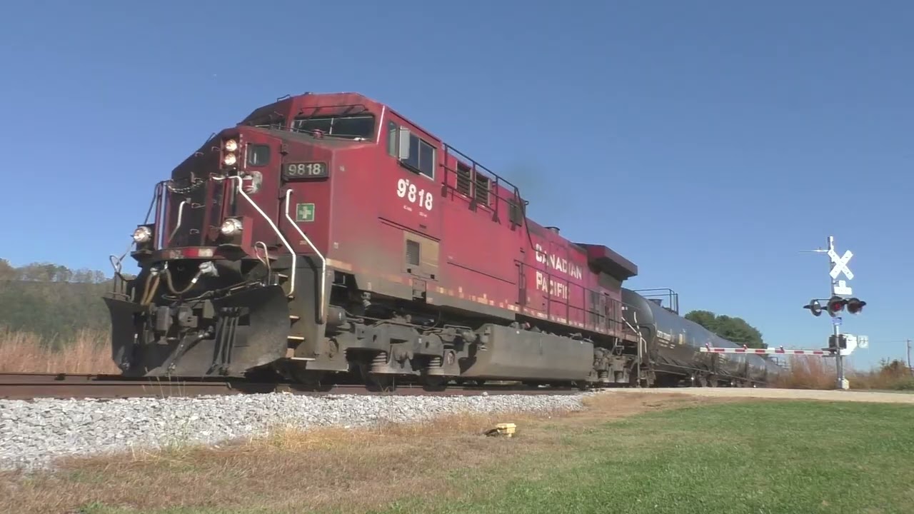 Railfanning Around the Upper Mississippi River During Peak Fall Colors