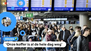 Superdruk op Schiphol: lange wachtrijen en vluchten gaan niet