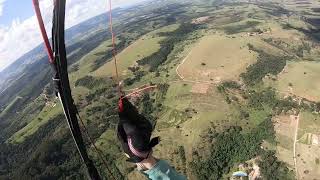 Parapente entubando a mais de 2.000m em São Pedro