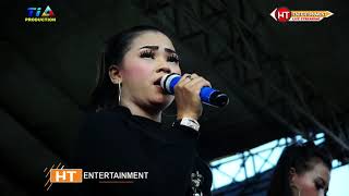 KUWALIK JITOKE .DIAN ANIK ( COVER ) VOC.DEVI ADINDA LIVE HT ENTERTAINMENT