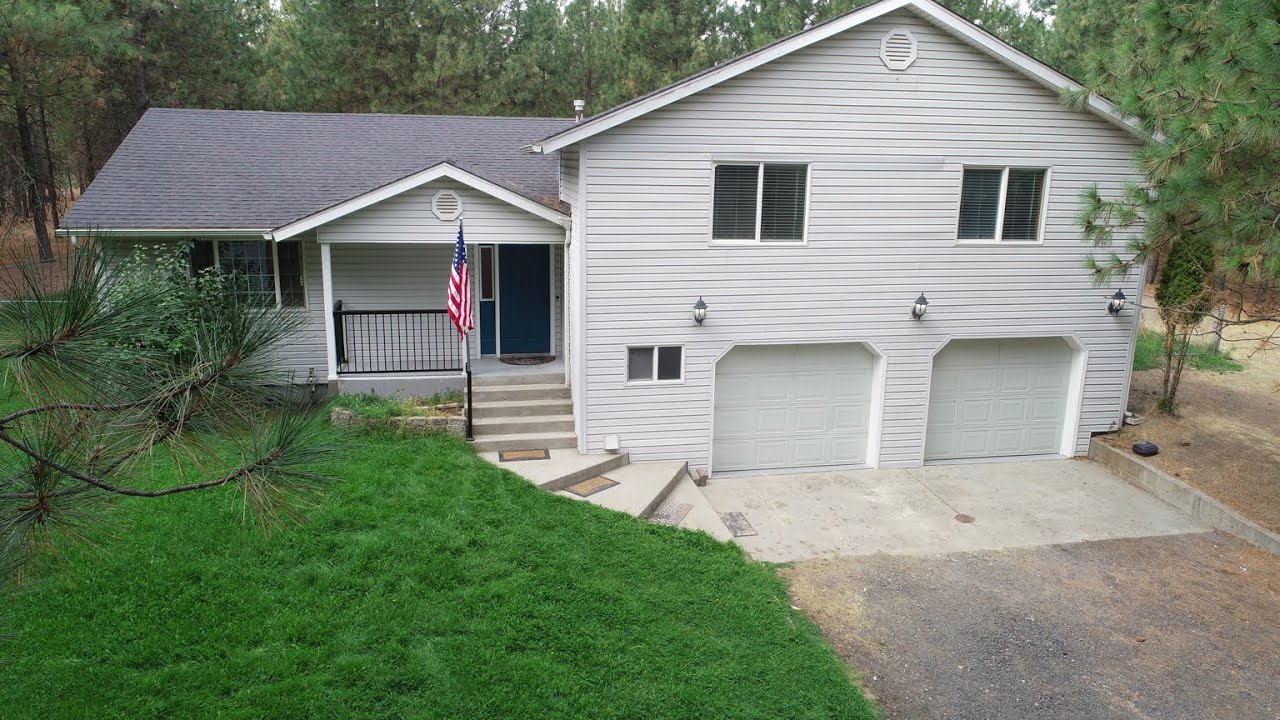 3 Bed 2.5 Bath home on 5 Acres west of Spokane. 5 Minutes from FAFB