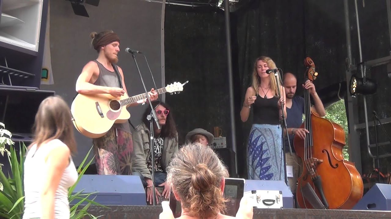 Instincts - River Roots, live at Jamfestival 2015 auf YouTube ansehen Instincts - River Roots, live at Jamfestival 2015 auf YouTube ansehen