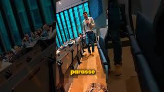 Ele cozinhou a Lagosta no meio da AULA