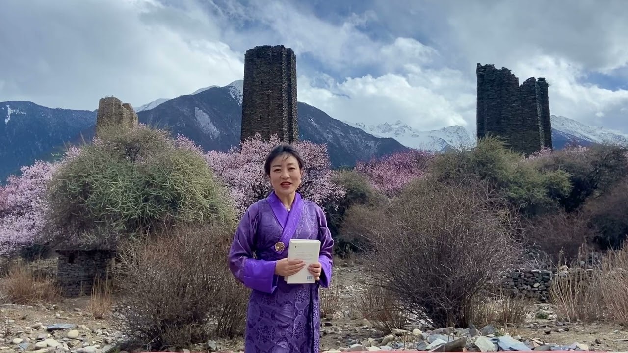 Kangba TV hostess Wangchen Lhamo invites you to smell the spring in Tibet's Gongbo Gyamda county.