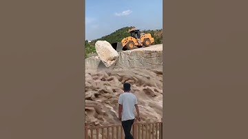 incredible😱 EXCAVATOR almost fell into a ravine short video #shorts