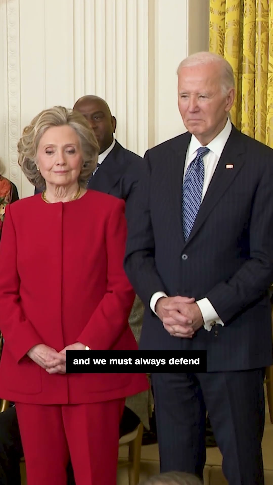 Hillary Clinton gets standing ovation at Presidential Medal of Freedom awards