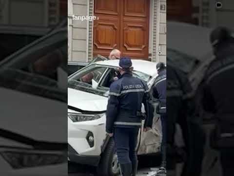 Video Schianto tra un taxi e una moto a Milano, morti due ragazzi: avevano 20 e 23 anni