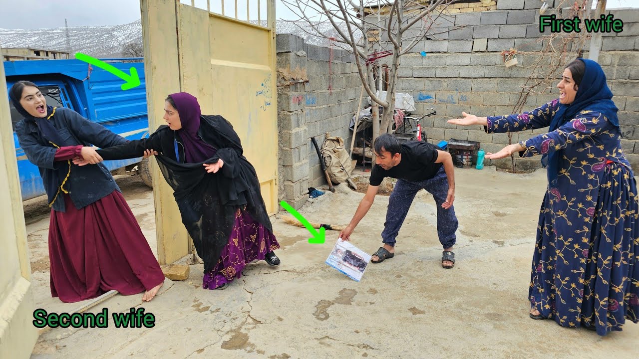 Хани Саманех в драке выгоняет жену Хамида из дома, и Фарадж с Марьям её останавливают.