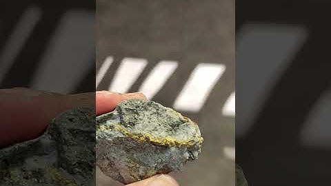 PIEDRA REPLETA DE ORO