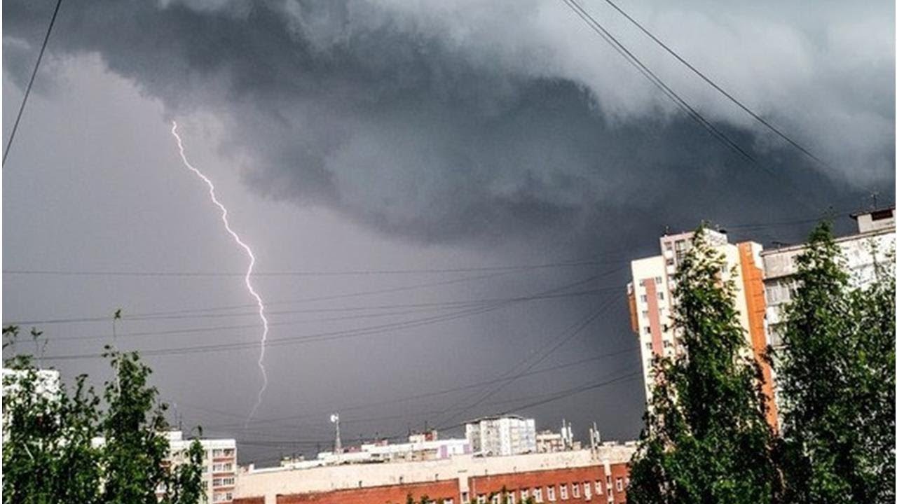 Дождь начнется через. Шквалистый ветер и град в Москве. Шквалистый ветер и ливни -- в Москве. Шквал в городе. Град в Москве сегодня.