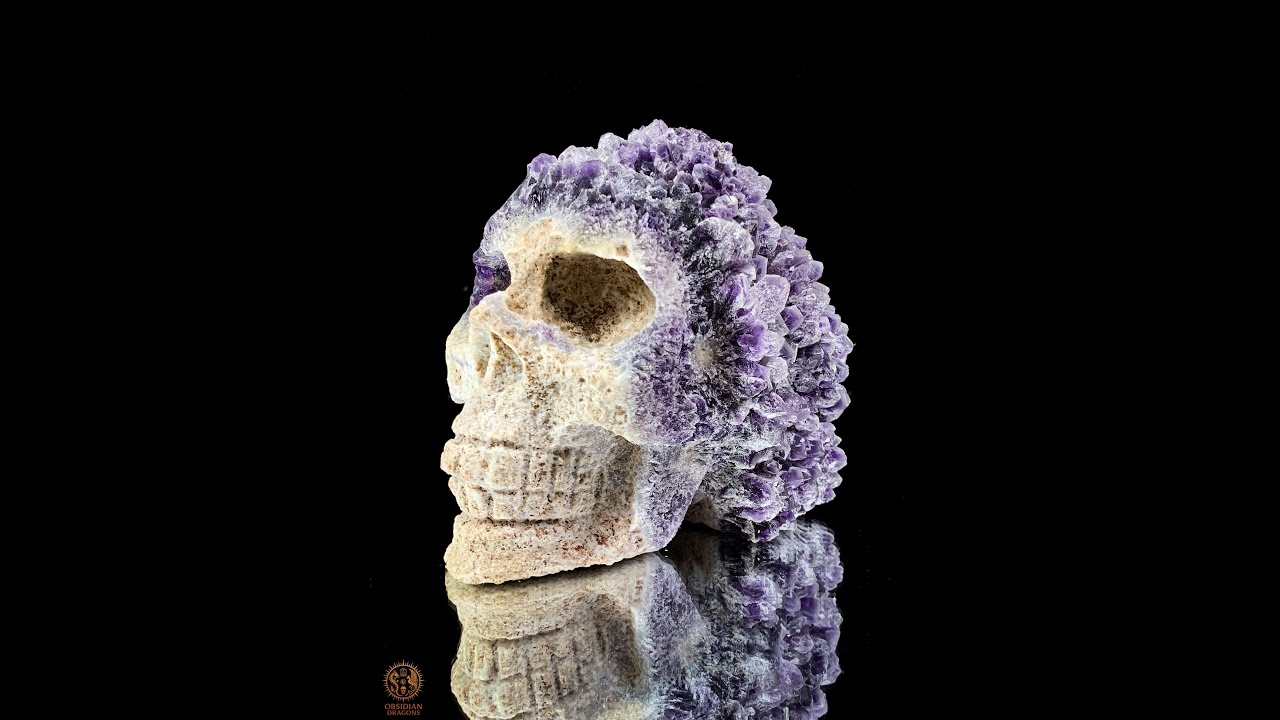 Crâne de Cristal en Améthyste Brute – Esprit des Origines