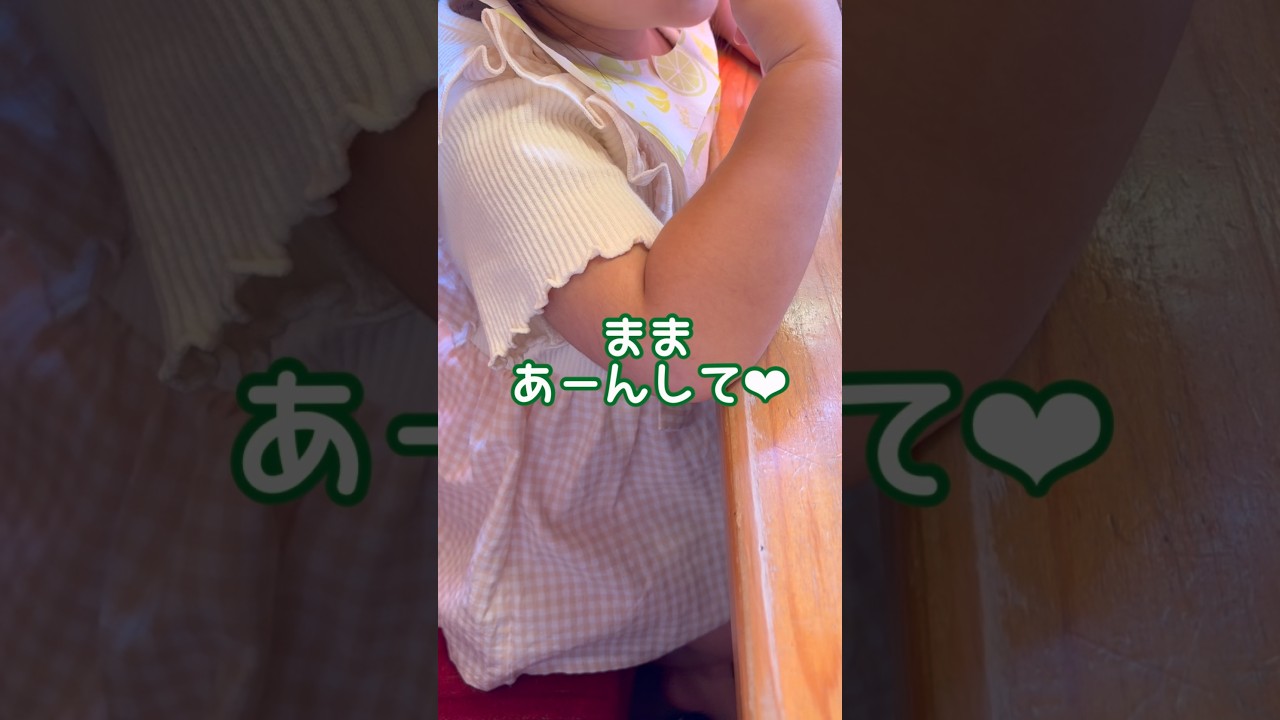 どこにいても甘えることに徹する1歳と3歳.ずっとばぶちゃんでいていいよ/Mommy, feed me! Mommy, stay right next to me.
