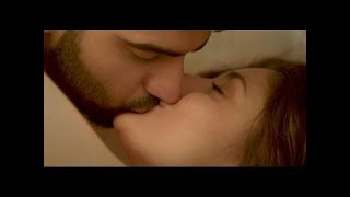 Kareena Kapoor hot sexiest scene #sex #sexy  #kiss #romantic #navel #kissing #arjunkapoor