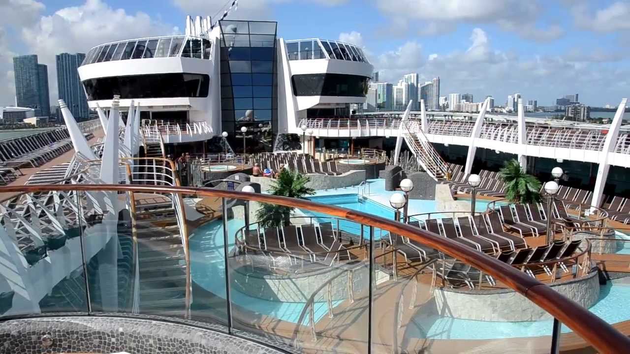 msc divina yacht club pool