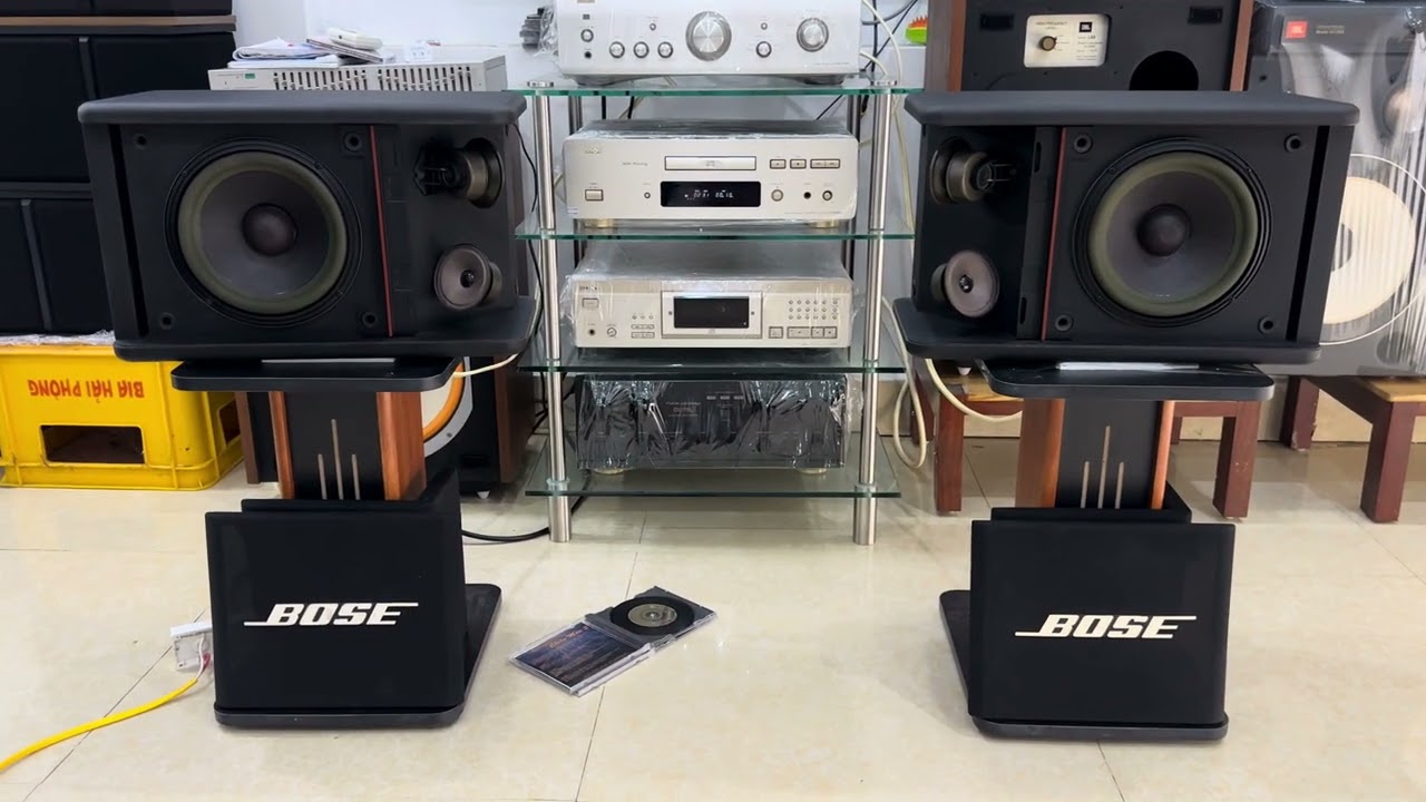 Bose 301 AV Monitor. 98% condition. (Price 12.4 million VND