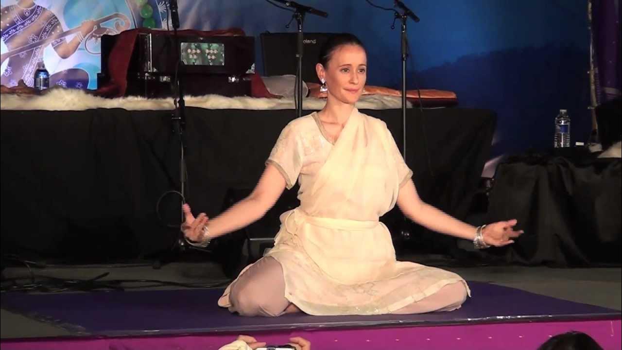 Laya yoga jai jagdeesh. Laya yoga jai jagdeesh. Jai-jagdeesh певица биография. Jai-jagdeesh слушать. Jai-jagdeesh певица биография.