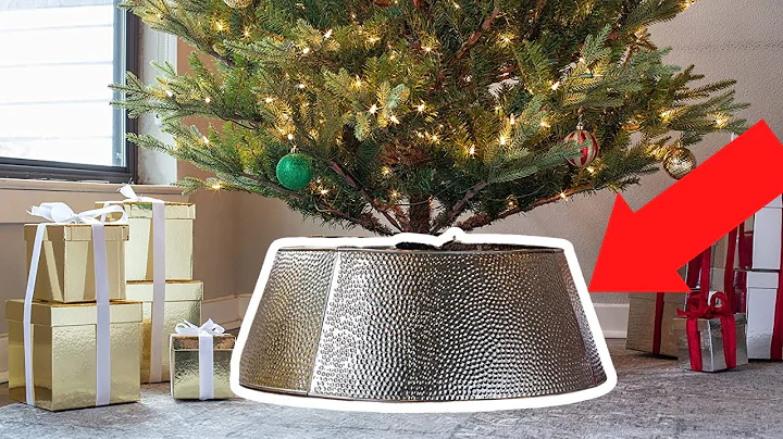 Christmas Tree Collar Instead of Tree Skirts? See the Newest Christmas Tree Trend!
