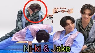 Ni-ki cant keep his hands off Jake😍[Yunki/Jakeki|Enhypen]