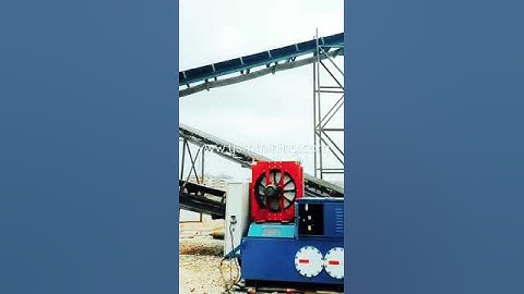 How does a mobile cone crusher work?