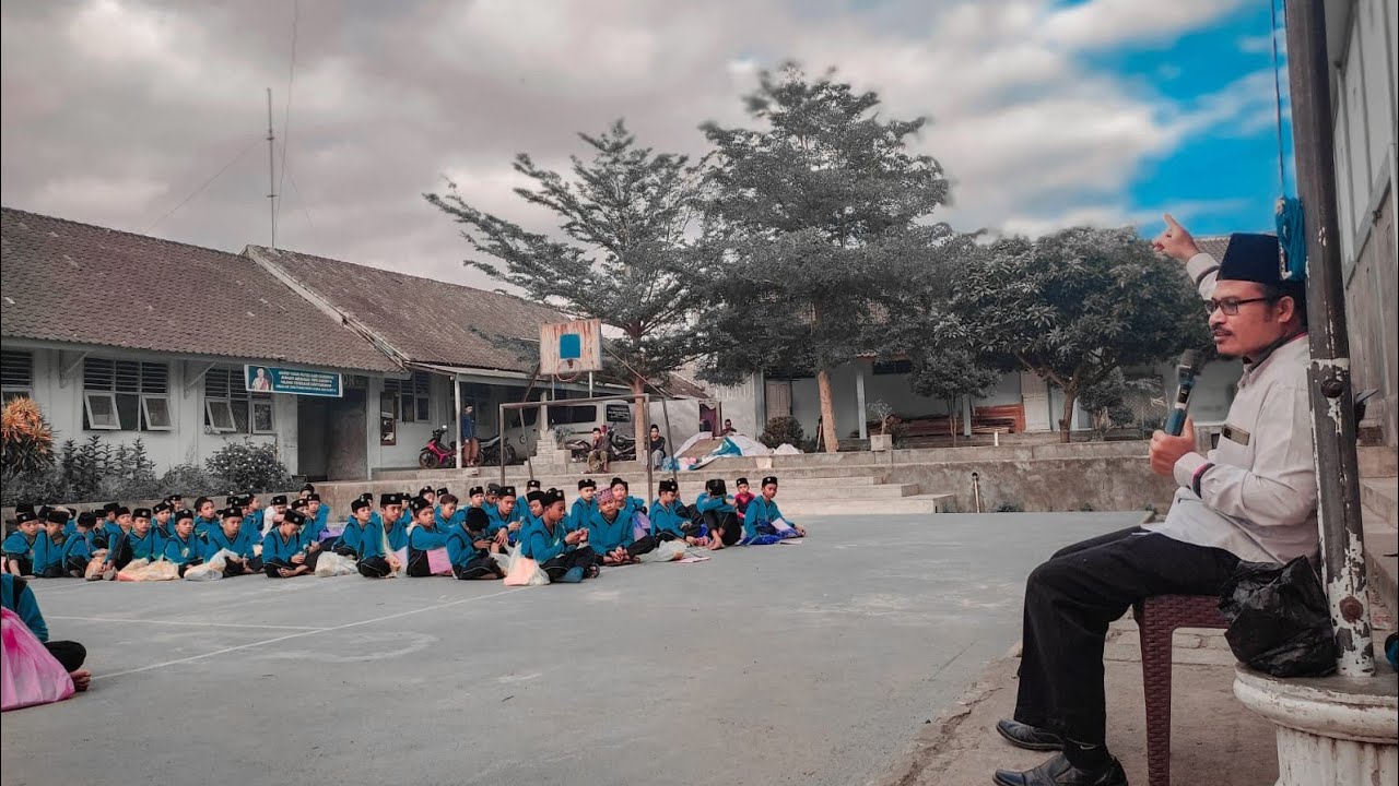 Suasana Pagi Santri Baru Mts Mu'allimin NW Anjani Lotim