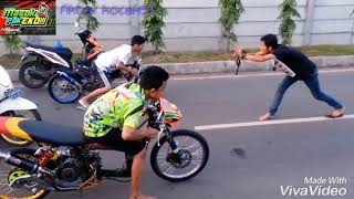 Download lagu Viva video versi drag racing Viva video versi drag racing