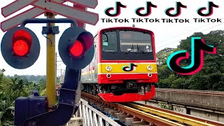 KOMPILASI KERETA GOYANG TIKTOK~BADUT JALAN LUCU PALANG KERETA 2021