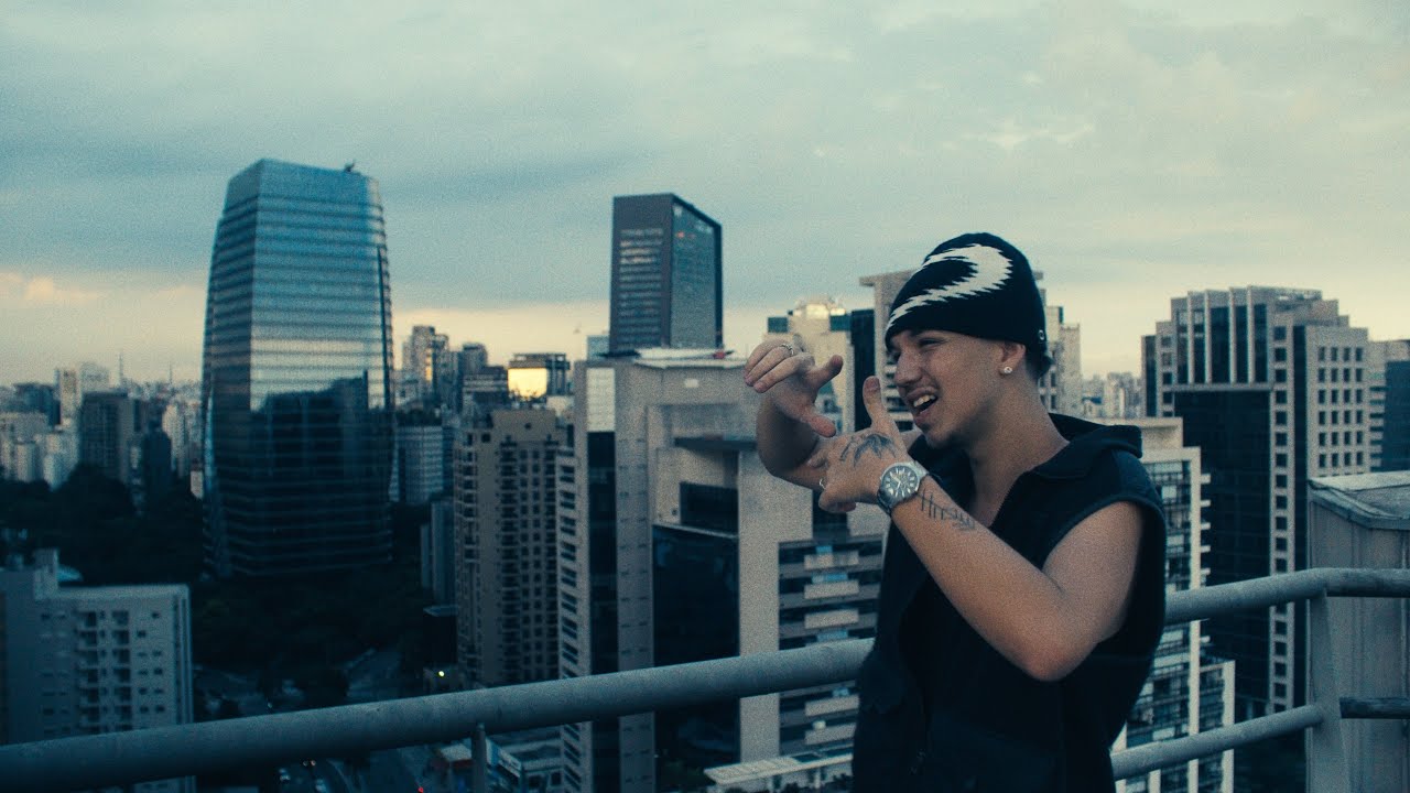 Skel - DIFERENTES (Official Video)