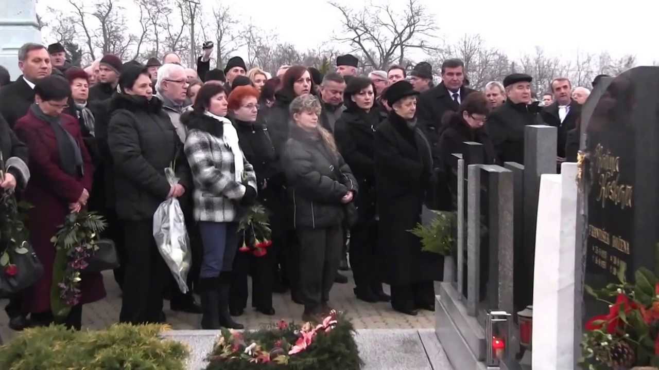 LANŽHOT- Z pohřbu kamaráda, muzikanta, zpěváka, LUDVÍKA PRAJKY: mužáci mu zazpívali jeho oblíbenou