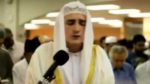 شاب امريكي يقرء القرآن الكريم بترتيل ما شاء الله